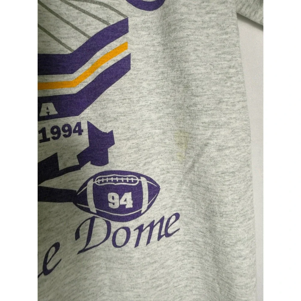 Vintage 90s Bay City Central Wolves Football T-Shirt‎ Fruit of the Loom Medium